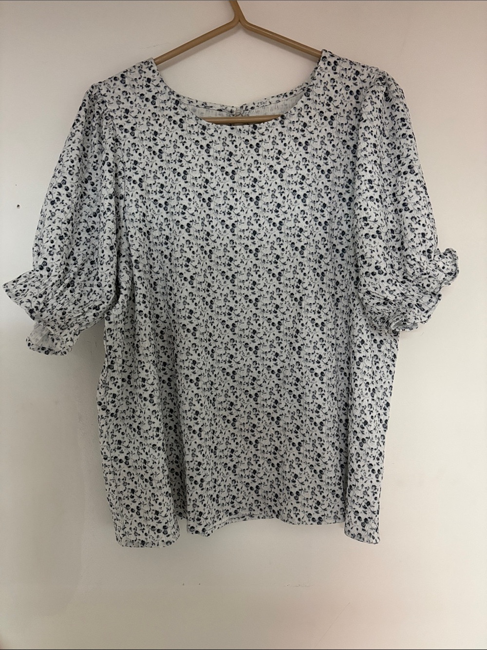 Women's White and Navy Floral Short-Sleeve Top